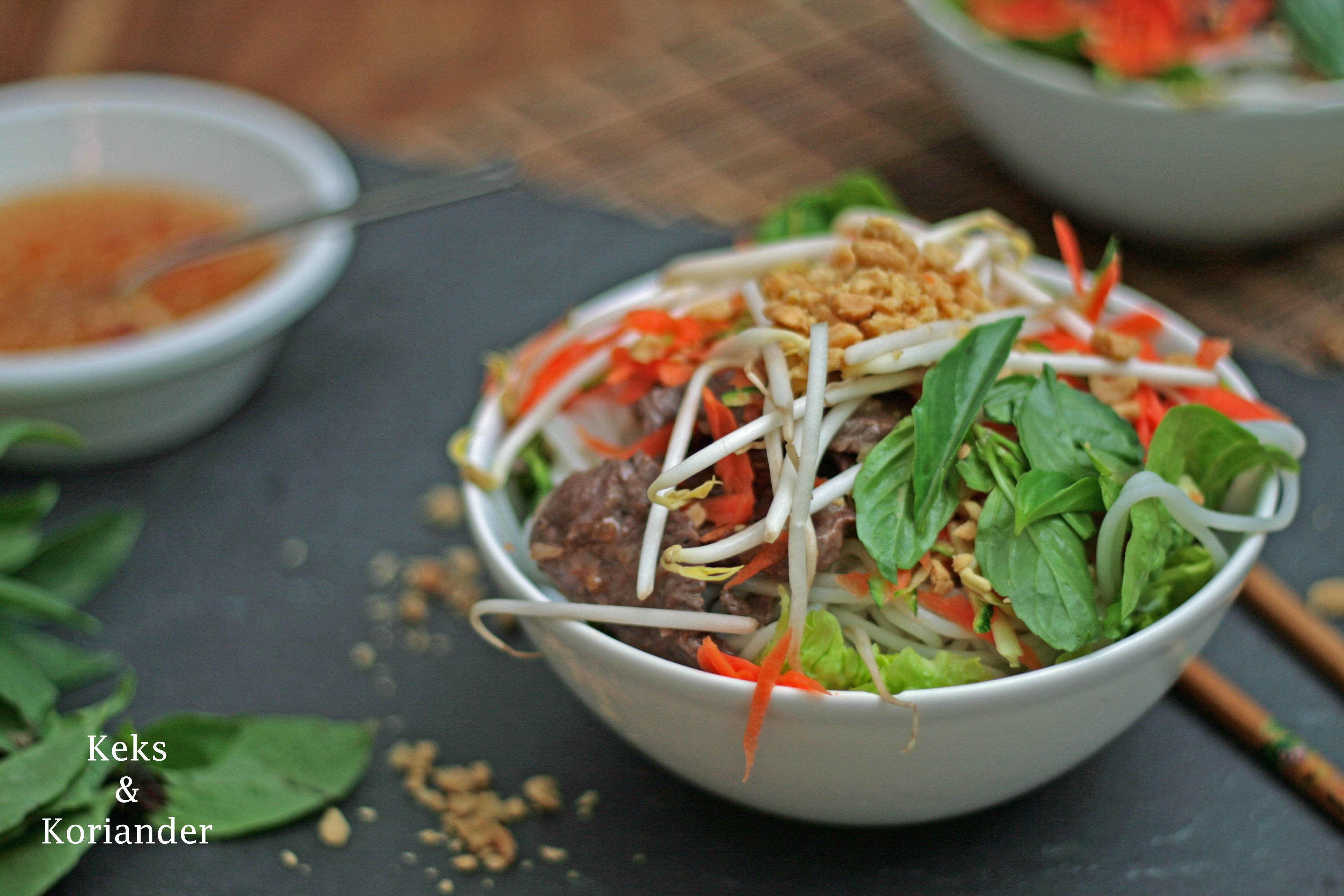 Vietnamesischer Reisnudelsalat: Bun Bo Nam Bo - Keks &amp; Koriander