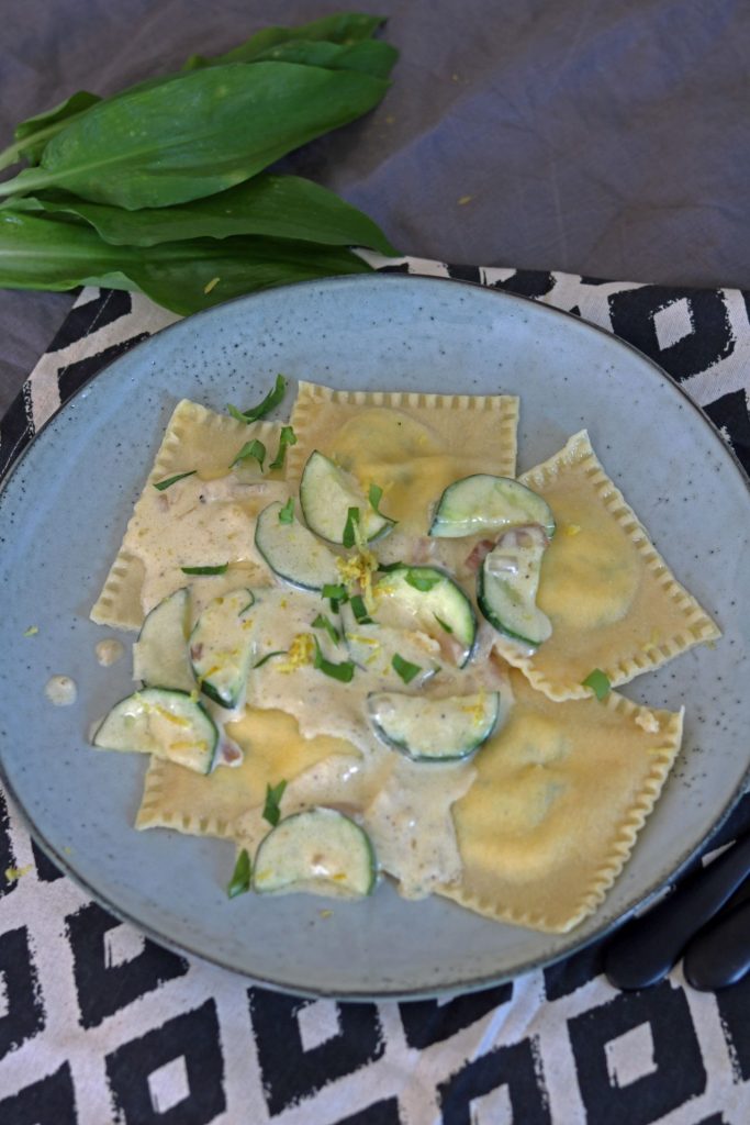 Bärlauch-Zitronen-Ravioli mit Sahnesoße und Zucchini - Keks &amp; Koriander